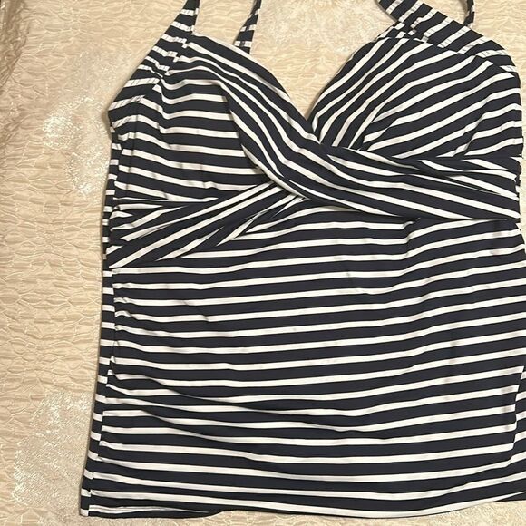 Land’s End Plus Regular Vneck wrap underwire tankini top navy media stripe Var - Picture 7 of 8